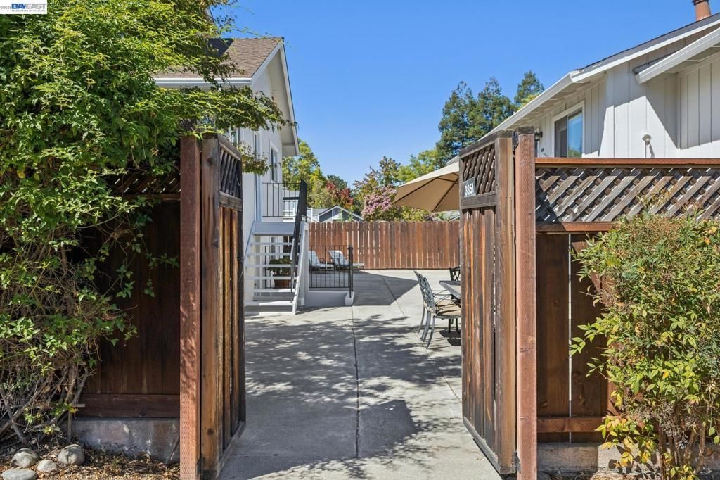 3851 Vineyard Ave, Pleasanton