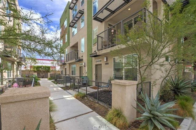 17614 Garden House, Bellflower