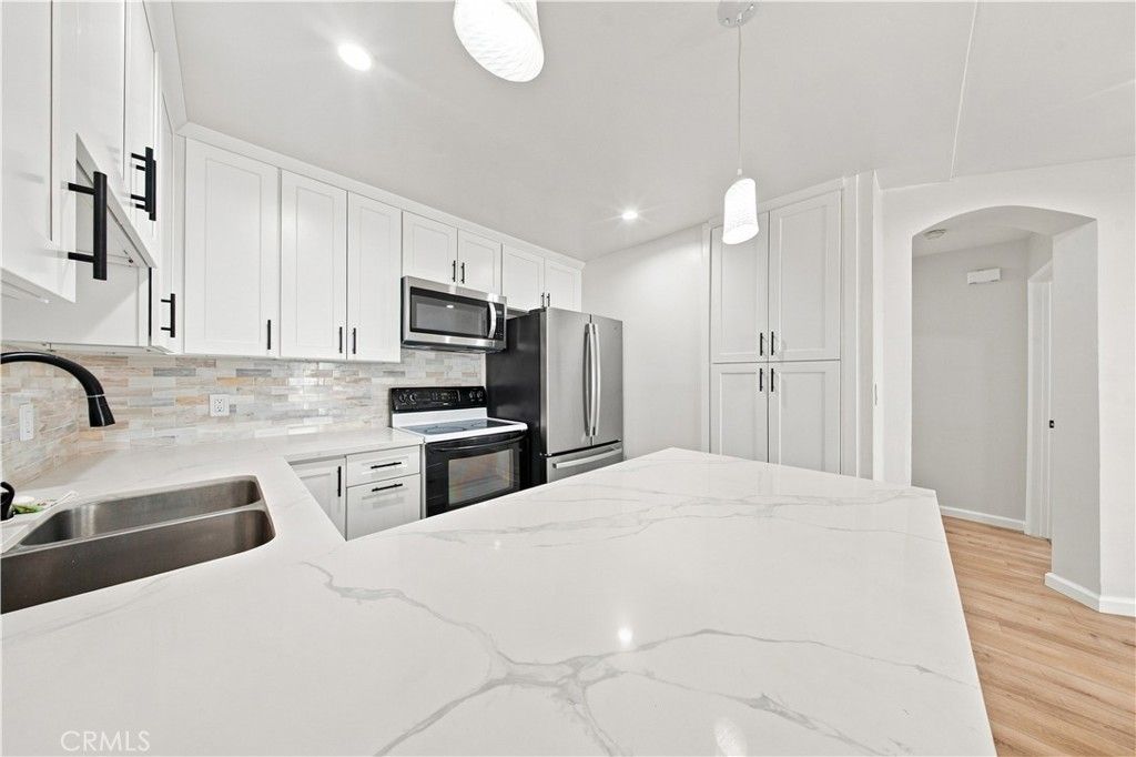 6815 Remmet Avenue # 212, Los Angeles