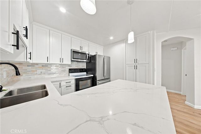 6815 Remmet Avenue # 212, Los Angeles