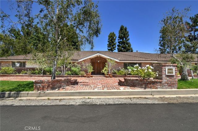 16172 Royal Oak Road, Encino