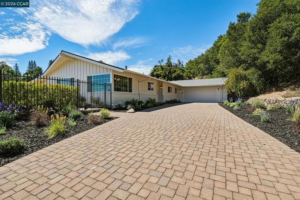 37 Chapel Dr., Lafayette