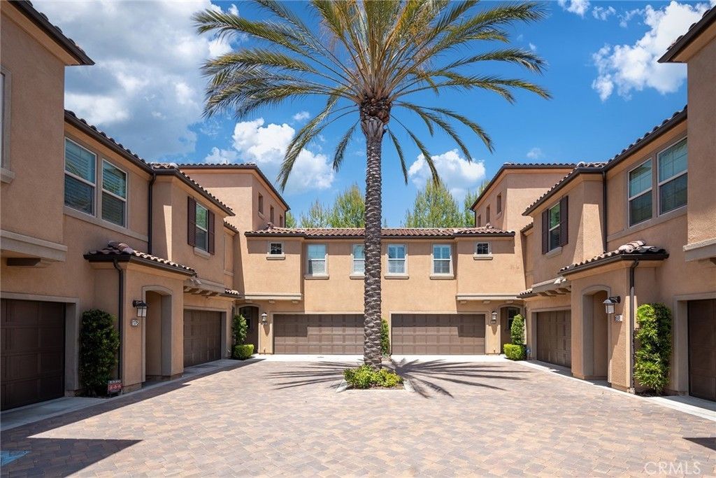 182 Finch, Lake Forest