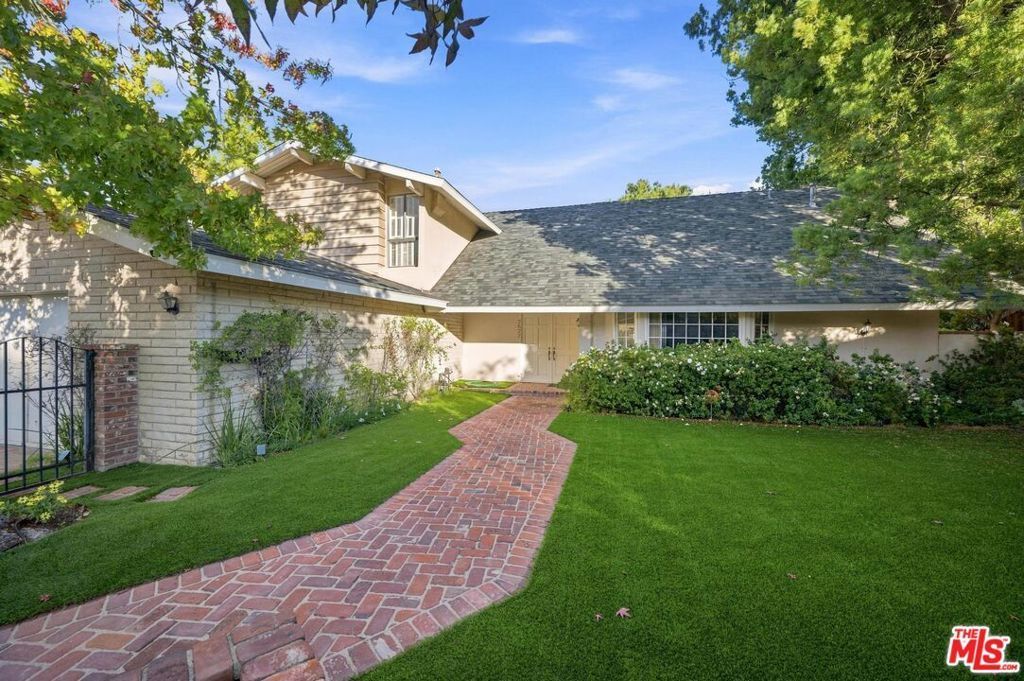2527 Banyan Drive, Los Angeles