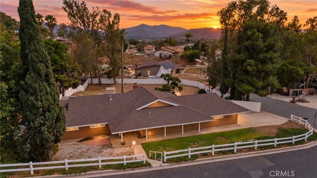 5760 Avenue Juan Bautista, Riverside