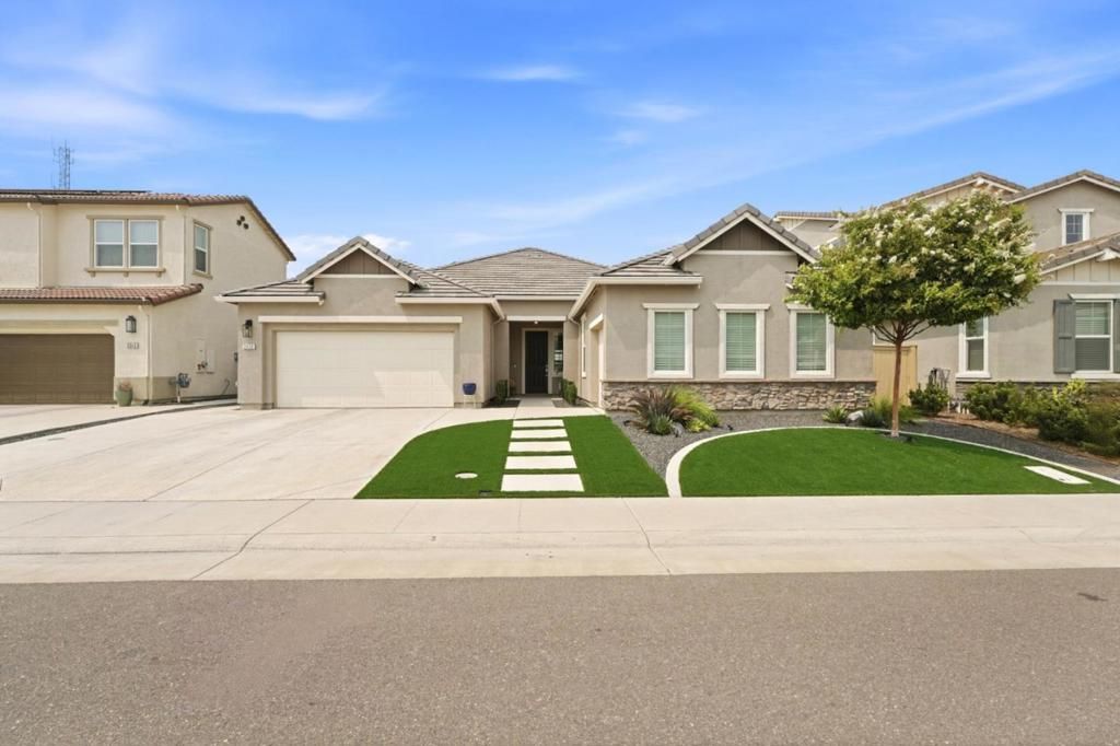 2032 Challenger Way, Roseville