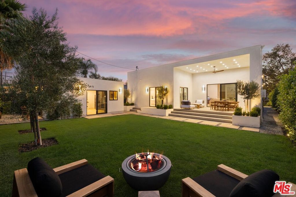 1120 S Lucerne Boulevard, Los Angeles
