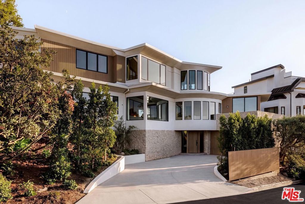 3858 Buena Park Drive, Studio City