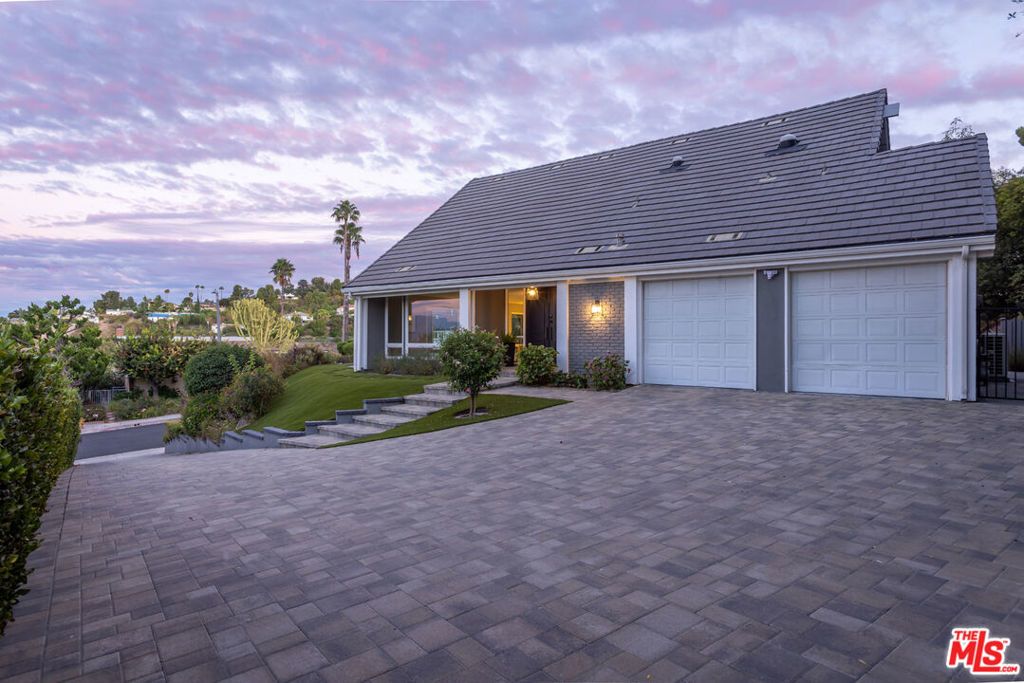 4711 Hermano Drive, Los Angeles