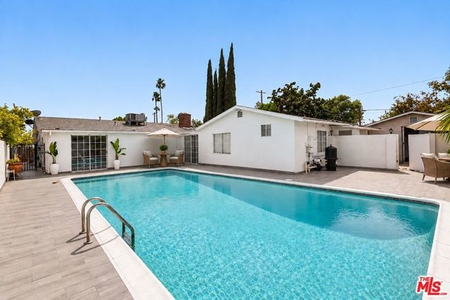 11853 Cantara Street, Los Angeles
