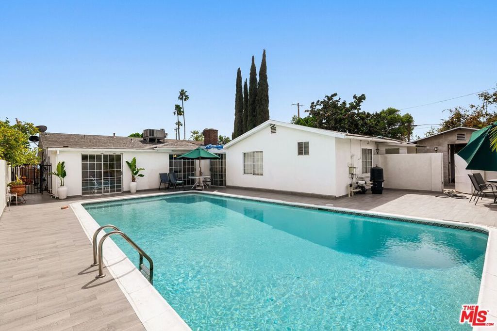 11853 Cantara Street, Los Angeles