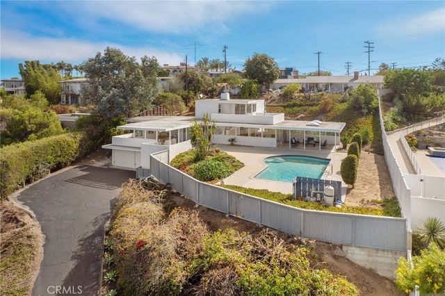 1142 Ronda, Manhattan Beach.