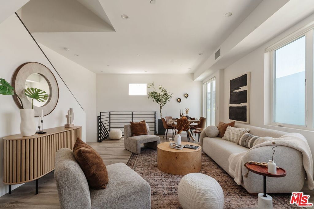 4916 1/2 S Centinela Avenue, Los Angeles