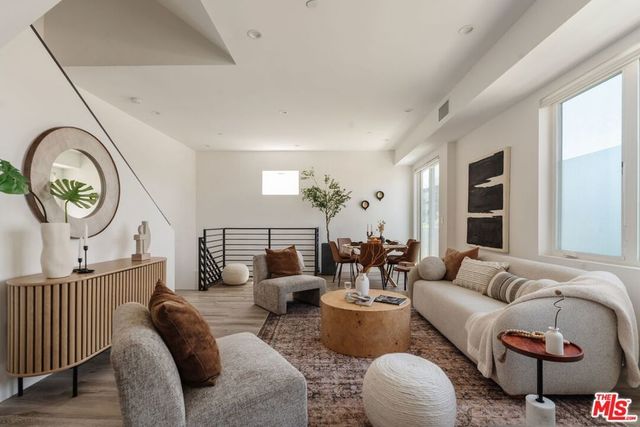 4916 1/2 S Centinela Avenue, Los Angeles