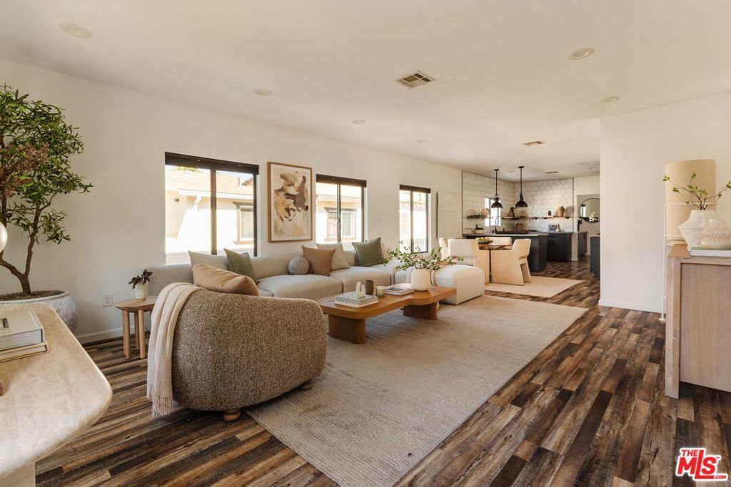 2332 Cabot Street, Los Angeles