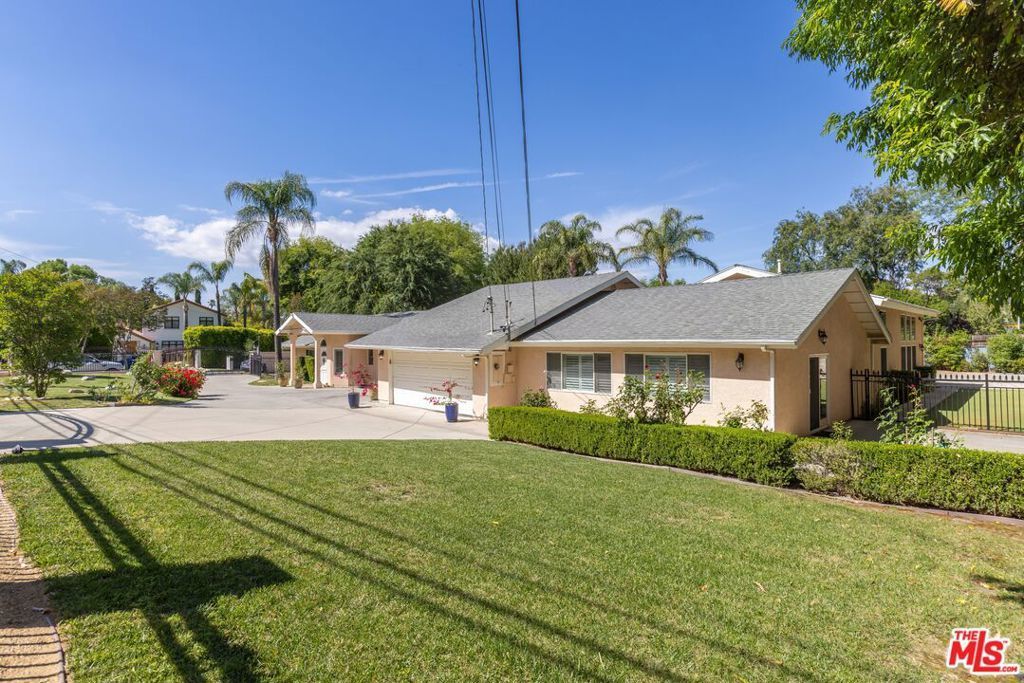19717 Wells Drive, Los Angeles