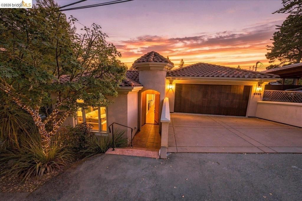 6733 Longwalk Dr, Oakland