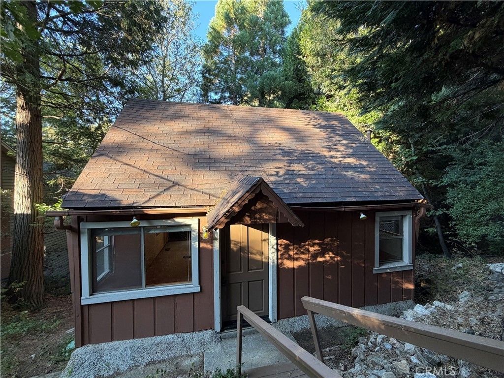 23679 Hillside, Crestline