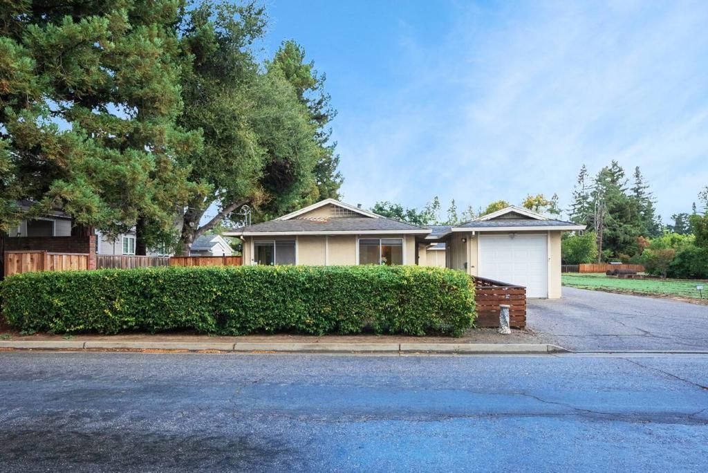 638 Willowgate Street, Mountain View