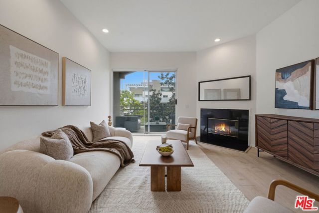1820 S Beverly Glen Boulevard # 208, Los Angeles