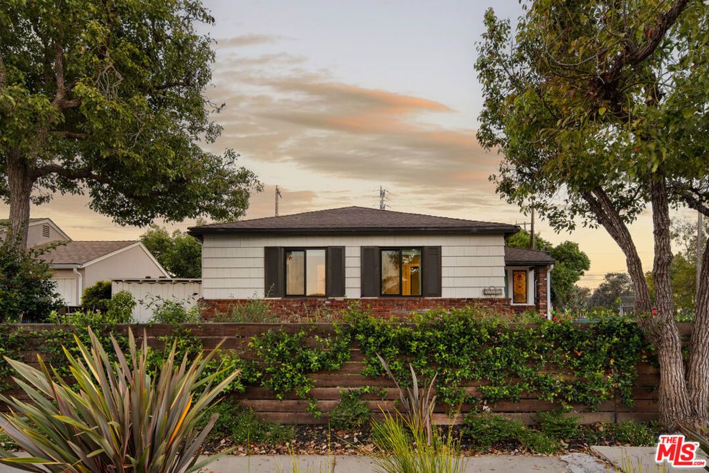 5592 W 82nd Street, Los Angeles