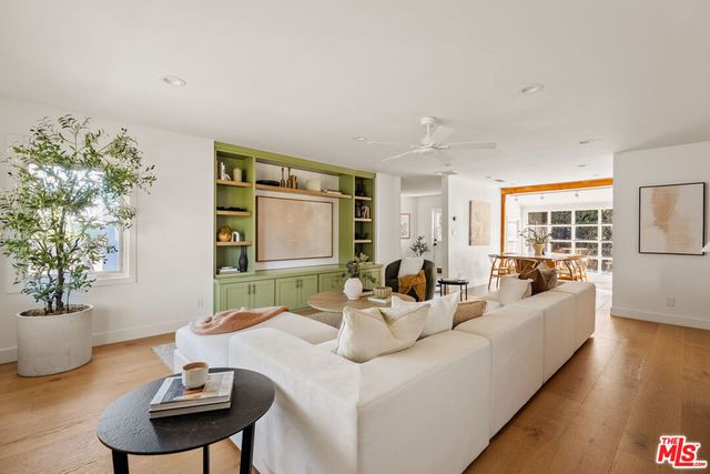 8225 Handley Avenue, Los Angeles