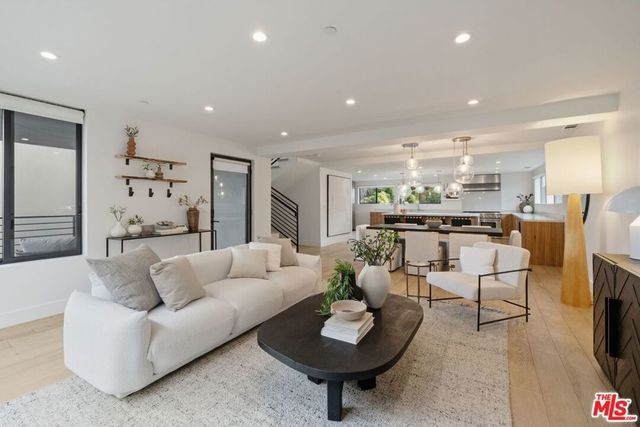 663 Vernon Avenue, Venice
