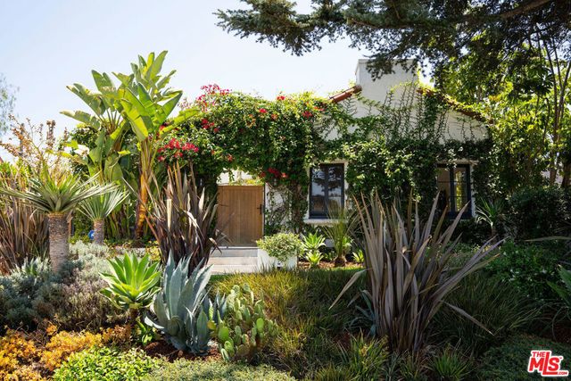 140 N Plymouth Boulevard, Los Angeles