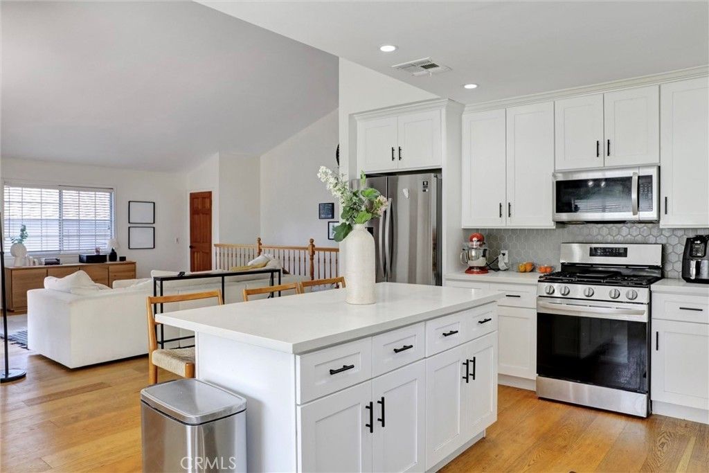 4265 Yosemite, Los Angeles