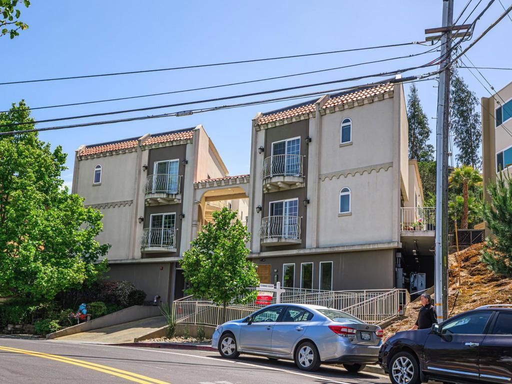 2139 Carlmont Drive, Belmont