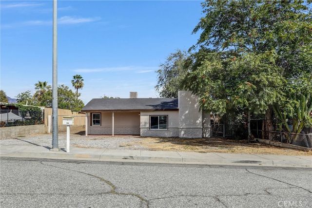 832 N Almond Way, Banning