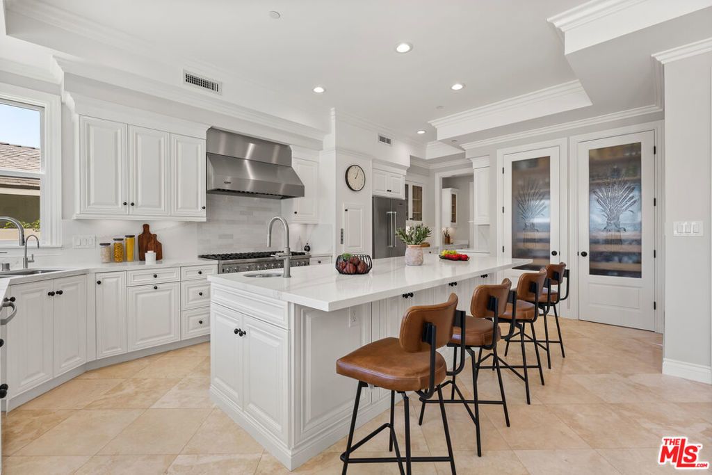 6468 Wynkoop Street, Los Angeles
