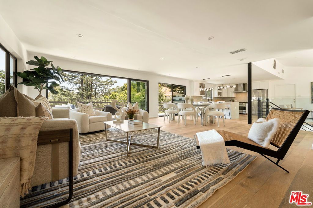 11587 Sunshine Terrace, Los Angeles