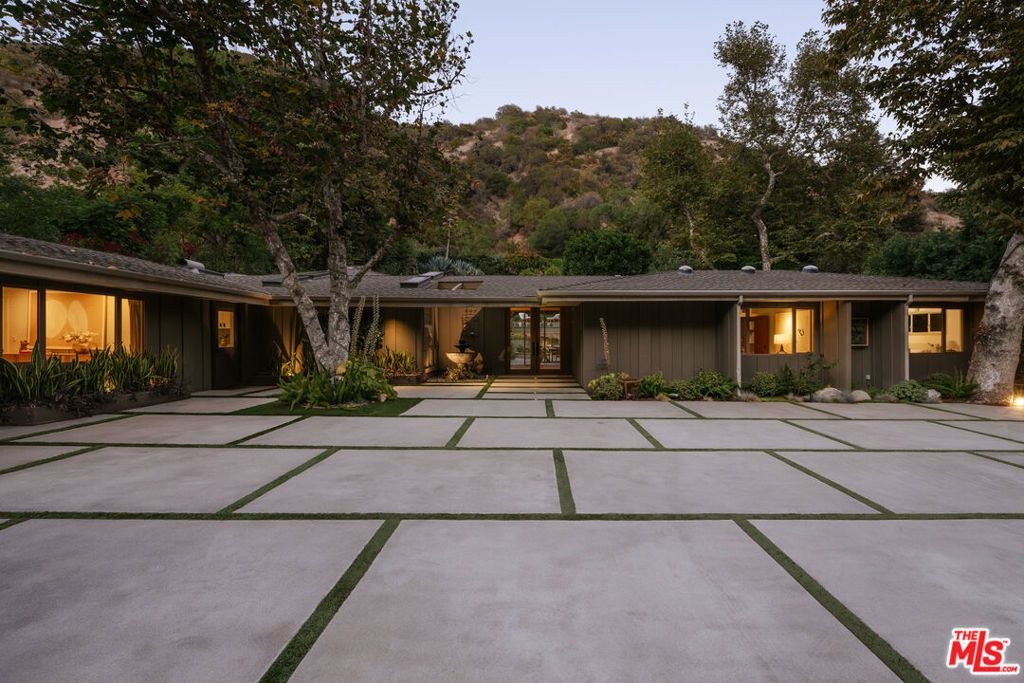 2618 Mandeville Canyon Road, Los Angeles