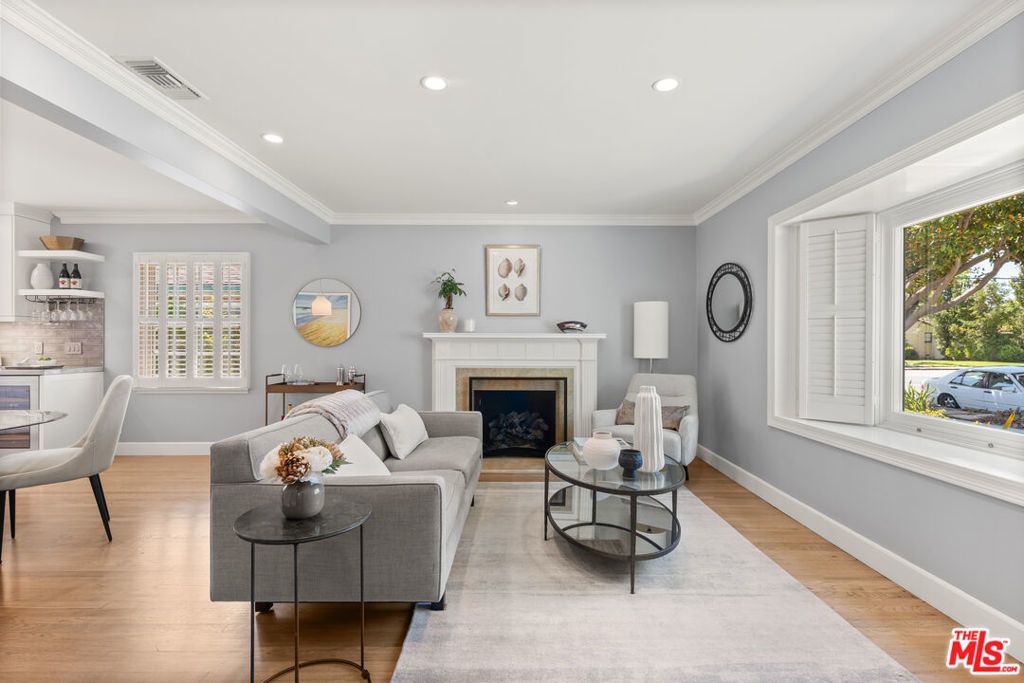 8216 Mcconnell Avenue, Los Angeles