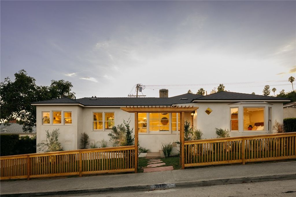 815 Cresthaven, Los Angeles
