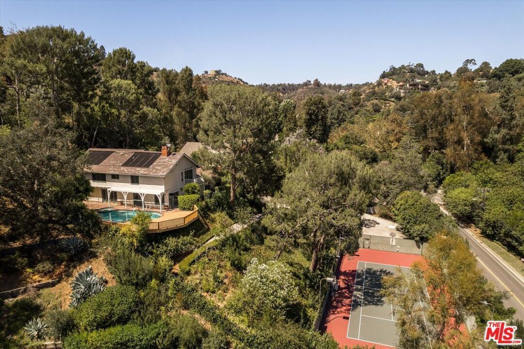2573 Benedict Canyon Drive, Los Angeles