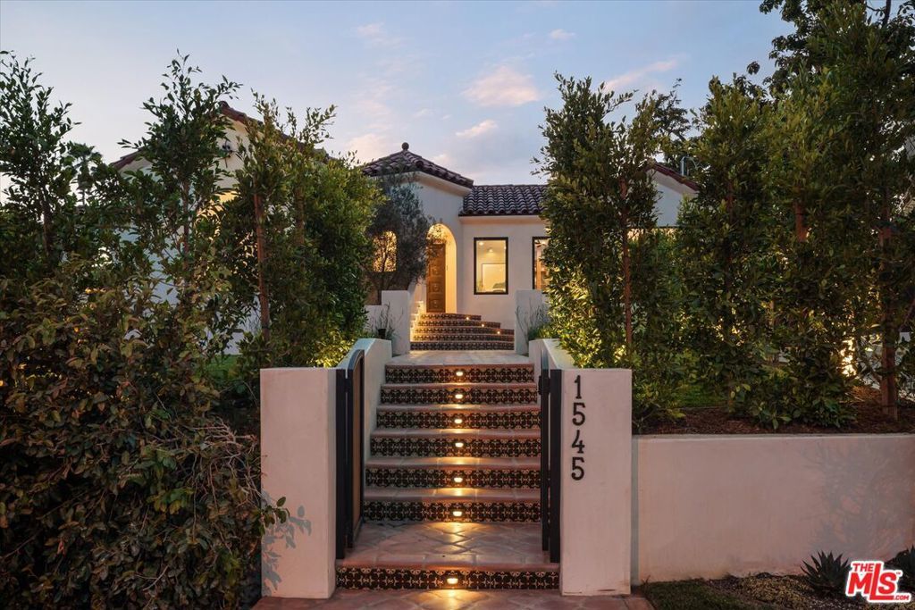 1545 N Benton Way, Los Angeles
