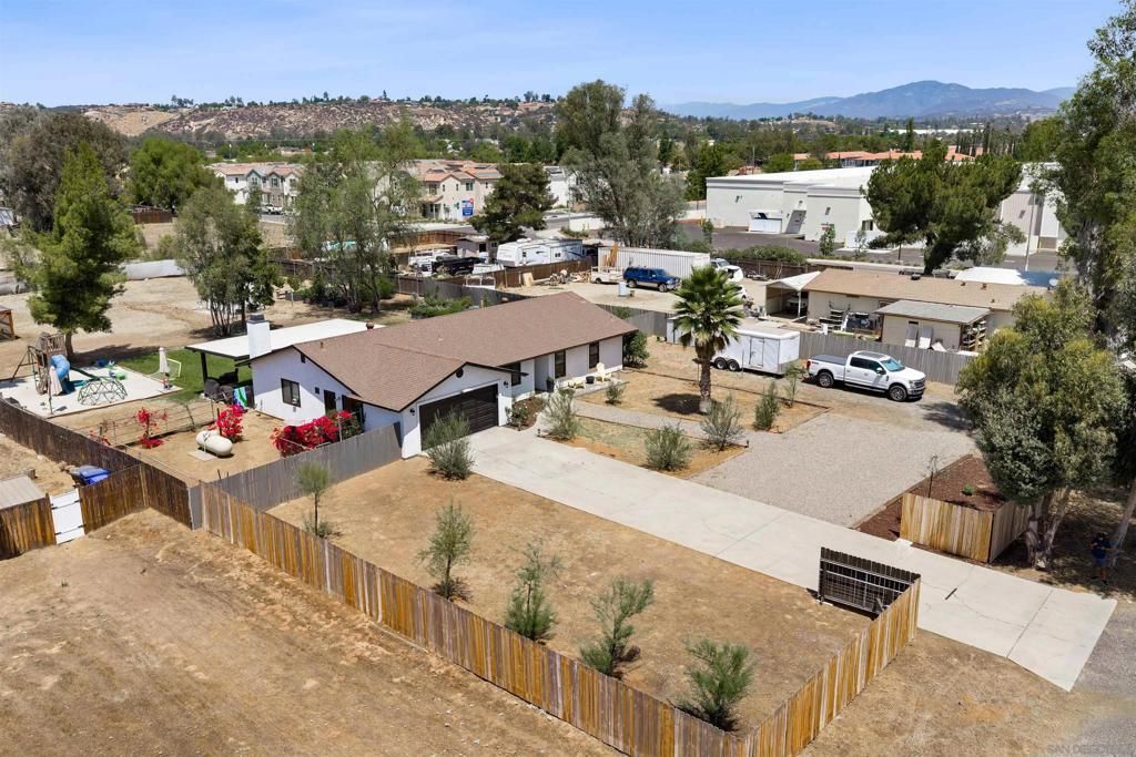 1922 Vermont, Ramona