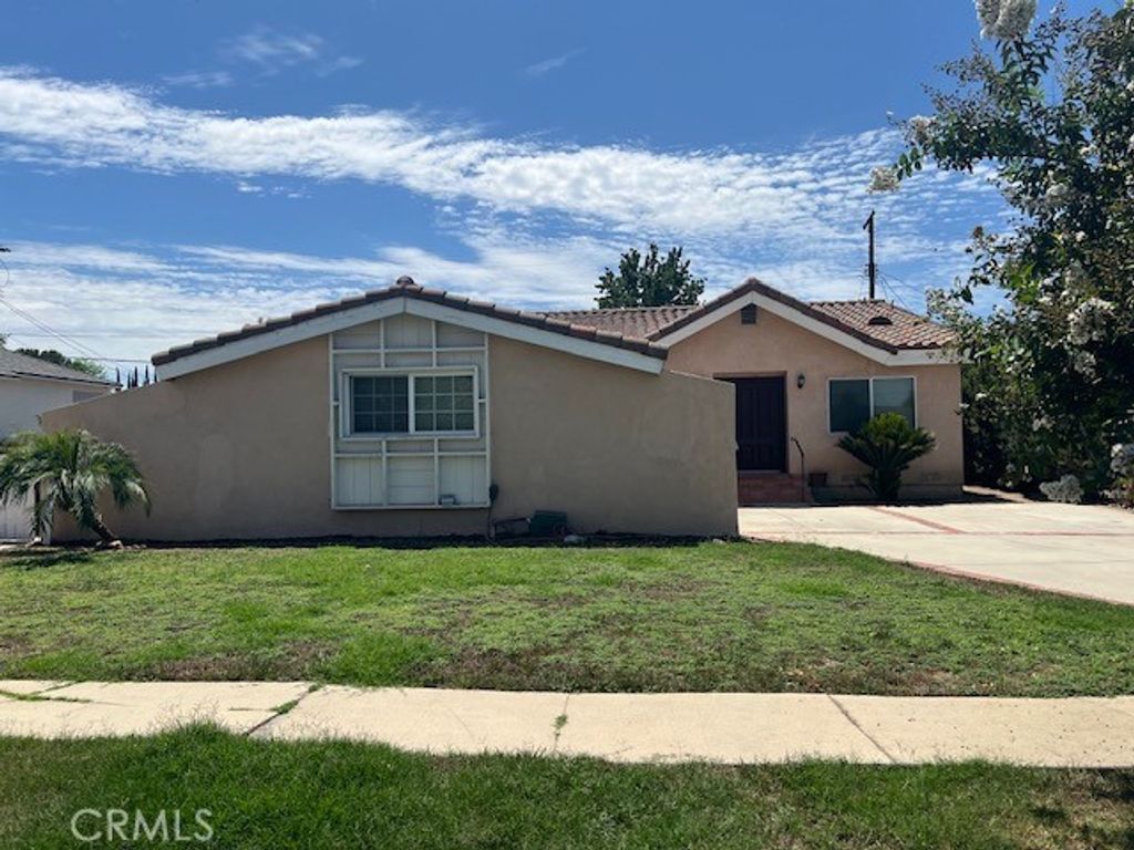 17226 Elkwood, Lake Balboa