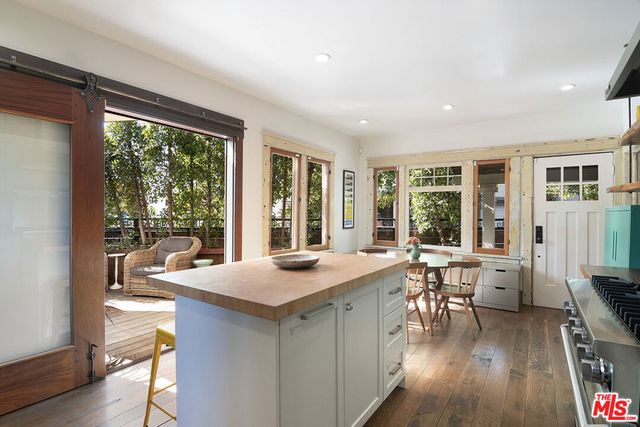 1130 Electric Avenue, Venice