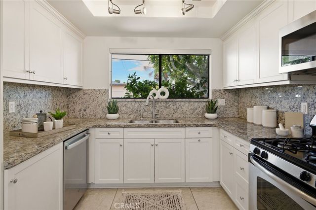 2300 Carnegie Lane 4, Redondo Beach.