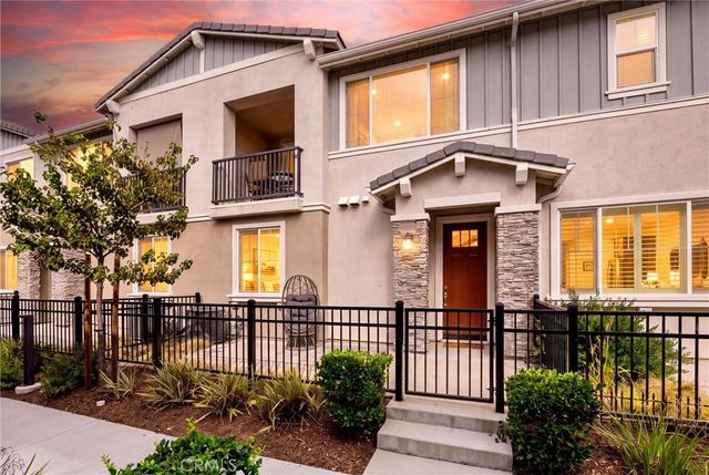 16570 Wyndham Lane # #10, Fontana