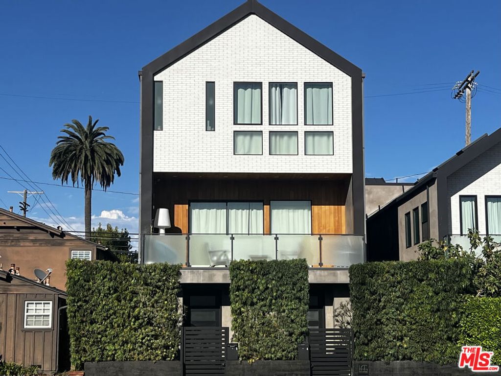 2606 S Barrington Avenue, Los Angeles