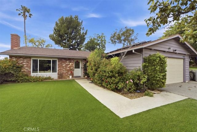 9533 Frankirst, North Hills