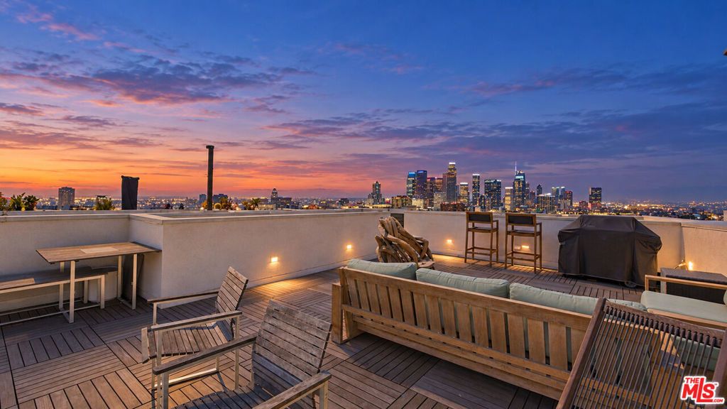 1035 N White Knoll Drive, Los Angeles