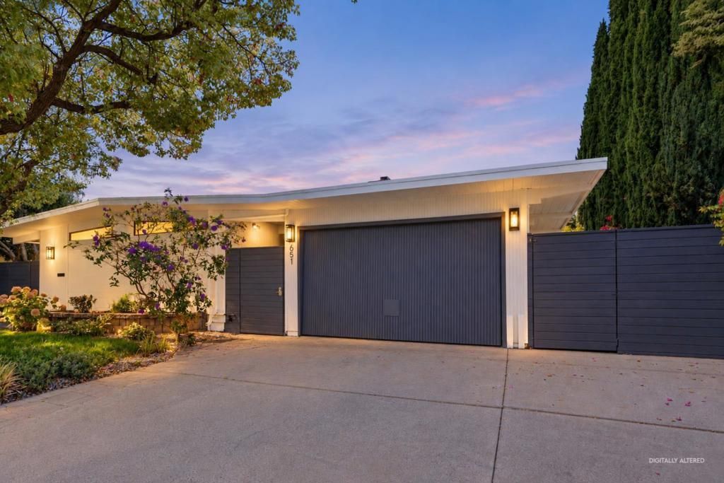 651 E Meadow Drive, Palo Alto