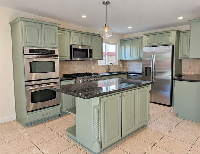 6411 West, Inglewood