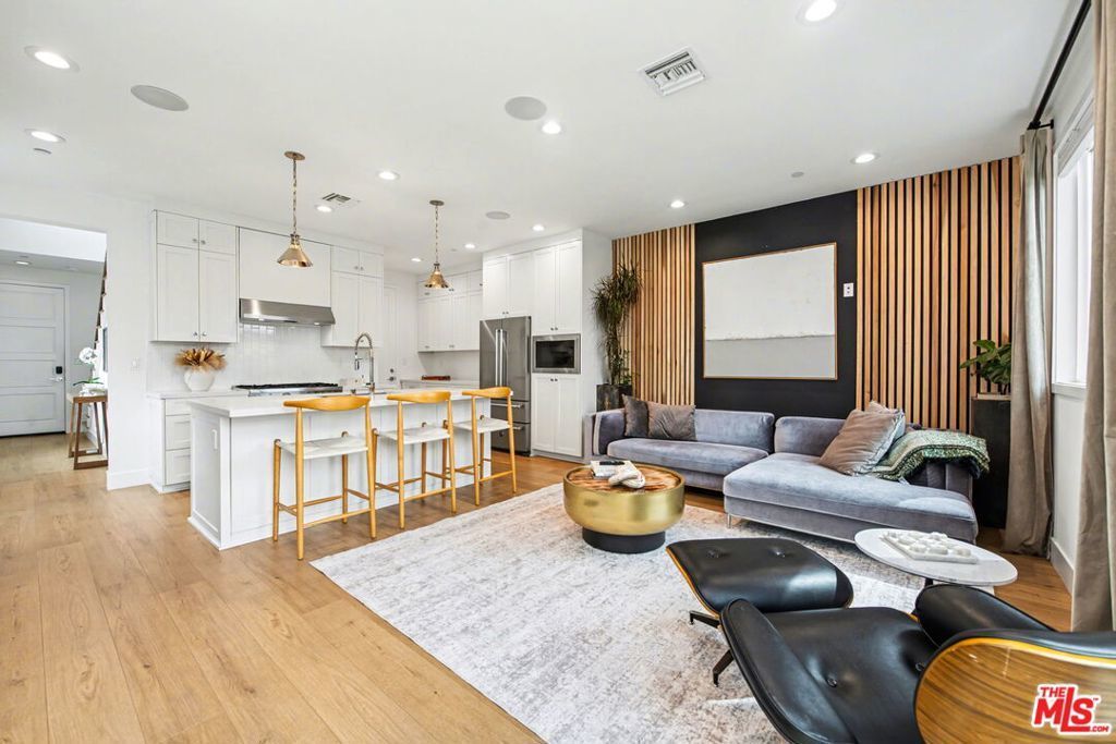 1209 N Commonwealth Avenue, Los Angeles