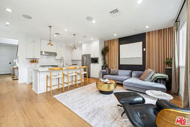 1209 N Commonwealth Avenue, Los Angeles